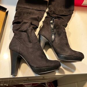 Heeled boots